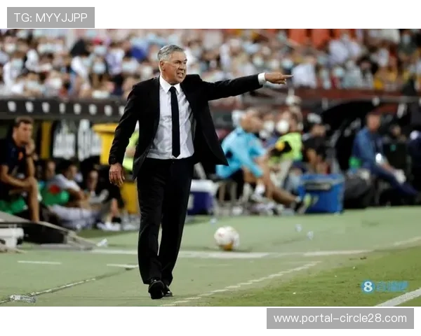 维尼修斯进球后亲吻队徽，回应主场球迷部分嘘声