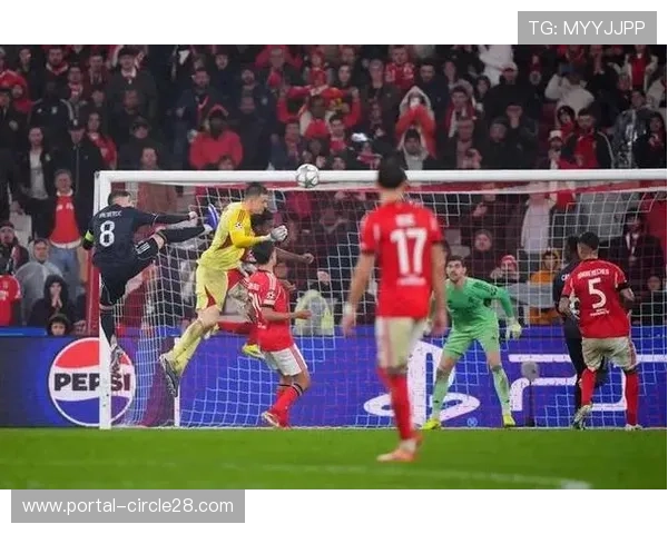 本菲卡门将特鲁补时头球破门,助球队惊险晋级附加赛 本菲卡门将特鲁补时头球破门,助球队惊险晋级附加赛